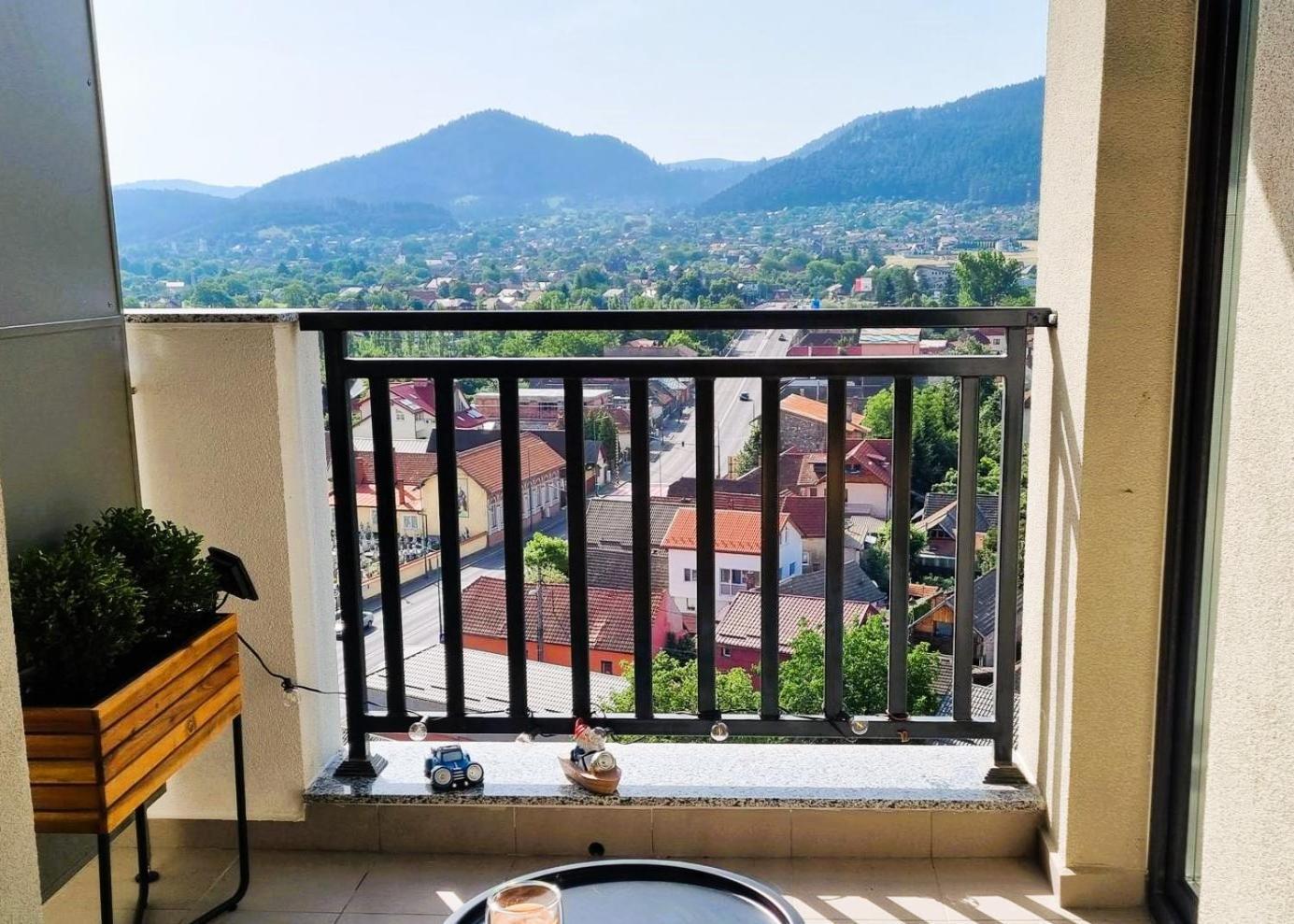Mountain View Retreat - Private Parking Apartament Brașov